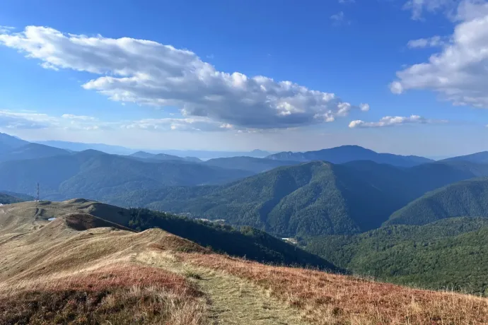 Kárpáti panorámatúra a Prahova-völgy felett: páholyból néztük a Bucsecs falait