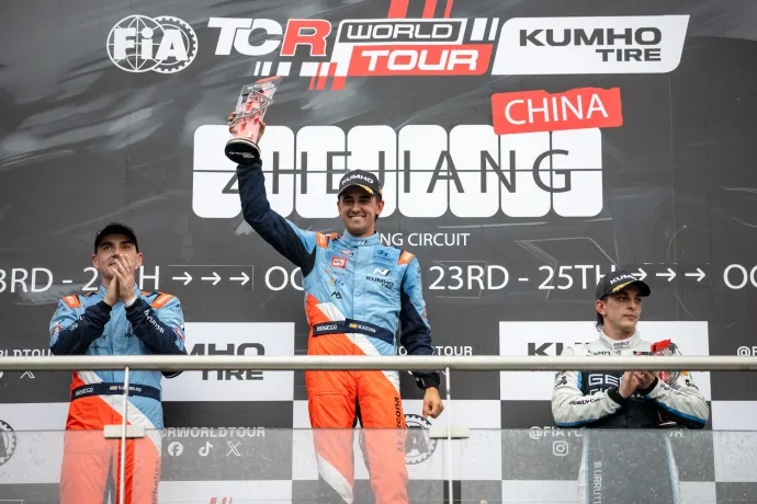 Mikel Azcona (k) és Michelisz Norbert (b) két kettős győzelmet is összehozott Csöcsiangban – Fotó: WSC / Paddocker