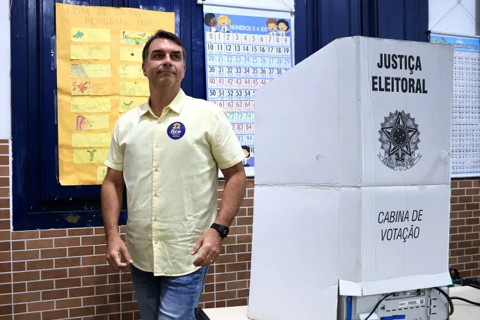 Flávio Bolsonaro, miután leadta szavazatát a 2026. október 25-én tartott brazil elnökválasztáson – Fotó: Buda Mendes / Getty Images