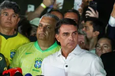 Flávio Bolsonaro nem ismeri el a vereségét, a brazil elnökválasztás eredményének érvénytelenítését követeli
