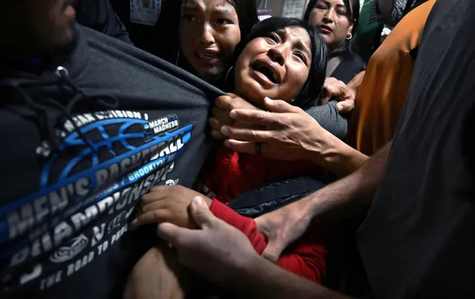 Az év képe: Separated by ICE (Elválasztva az ICE által) \ Fotó: Carol Guzy, Miami Herald