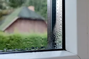 Ablakcsere után penészedik a sarok? Ez a német szabvány itthon is segíthet
