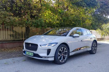 A Jaguar tűzveszélyes lehet, Róbert fél beleültetni a gyerekeit, de eladni szinte lehetetlen