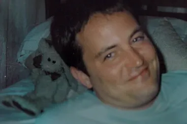 Matthew Perry sosem szabadult a függőség börtönéből