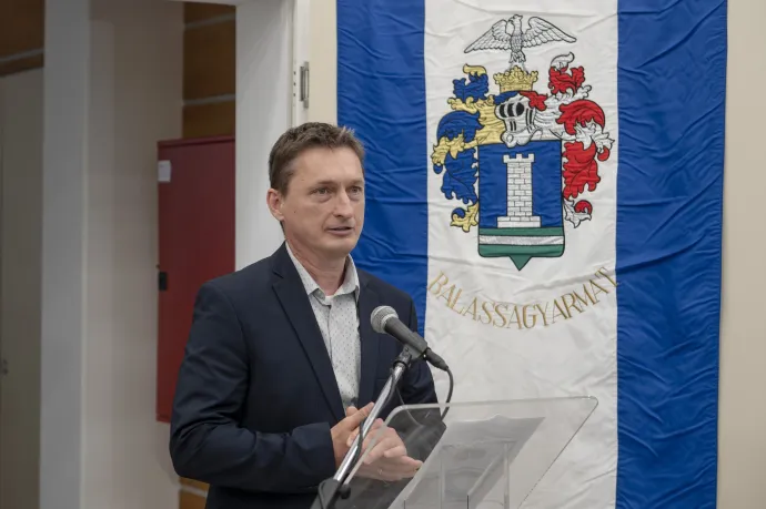 Csach Gábor polgármester beszédet mond a balassagyarmati kézilabdacsarnok átadásán 2023. június 8-án – Fotó: Komka Péter / MTI