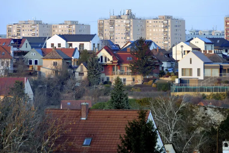 Az új lakástakarék hasonló támogatásért komolyabb spórolást vár el a régihez képest