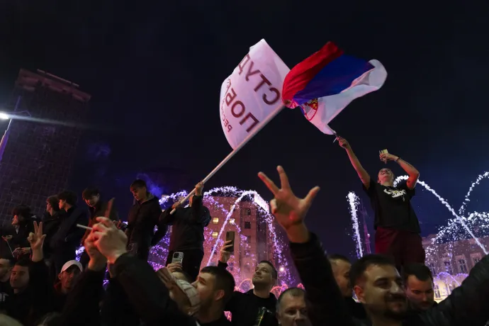 Ünneplők Belgrádban a választás éjszakáján 2026. október 25-én – Fotó: Hevesi-Szabó Lujza / Telex