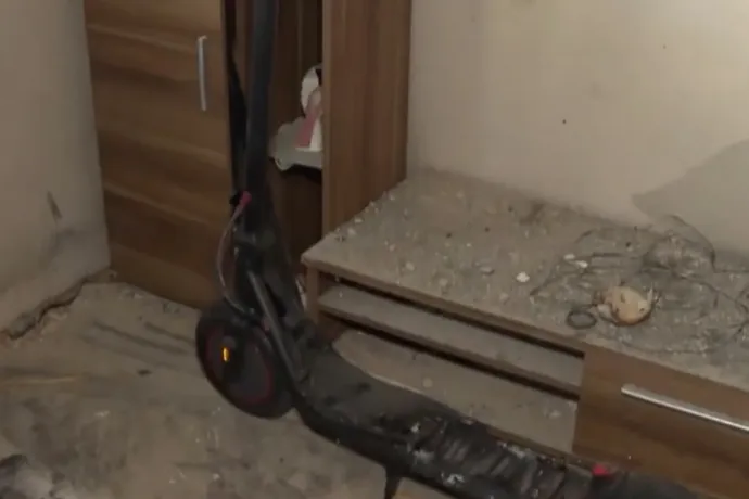 Töltőn sem volt, magától kigyulladt a frissen kapott rollere, a tűz miatt lakhatatlan lett egy pétervásárai nő háza
