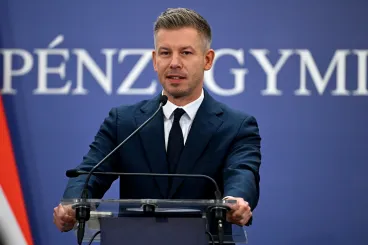 Magyar bejelentette, hogy 150 ezer forintig illetékmentesek lesznek a banki átutalások