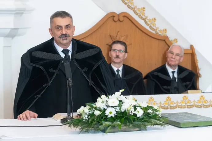 Időközi önkormányzati választás lesz megint Mohácson, mert lemondott a fideszes esperes