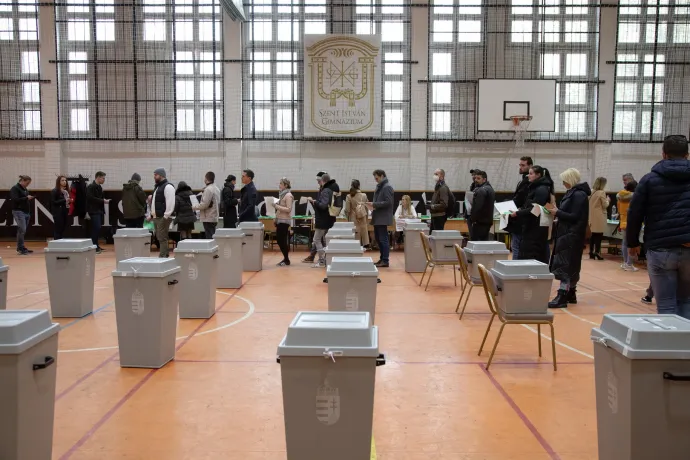 Egy huszárvágással megoldható lenne, hogy nálunk is legyenek civil választási megfigyelők