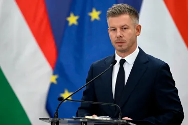 Magyar Péter: A motoros roller külön járműkategória lesz a KRESZ-ben, és tilos lesz alkoholos befolyásoltság esetén használni