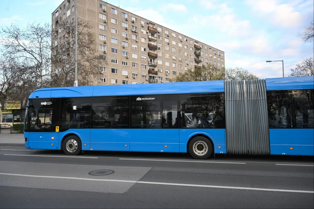 Felszállás után is be lehet olvasni a kódot a BKK járművein, de novembertől drágább lesz a pótdíj