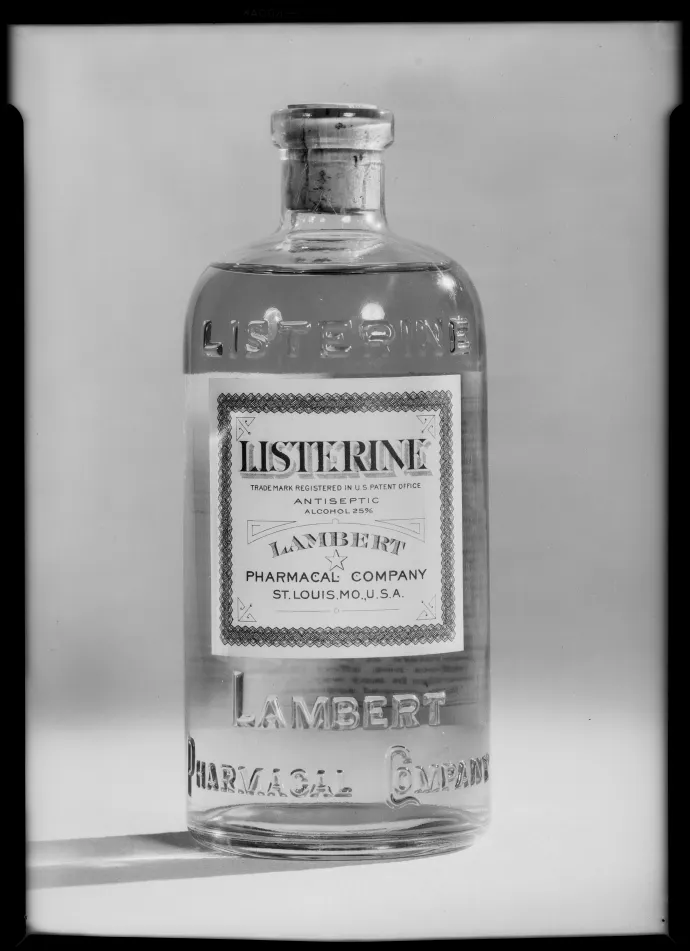 Egy Listerine-palack fotója 1931-ből – Fotó: Dick Whittington Studio / Corbis / Getty Images