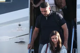 Napok alatt vált az elnöki szék várományosából egy titokban menekülő gyanúsítottá