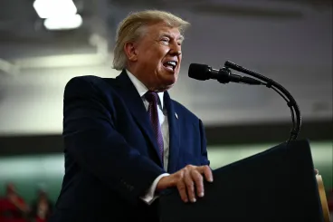 Donald Trump ismét az IQ-tesztnek hitt demenciatesztjével büszkélkedett egy kampányrendezvényen