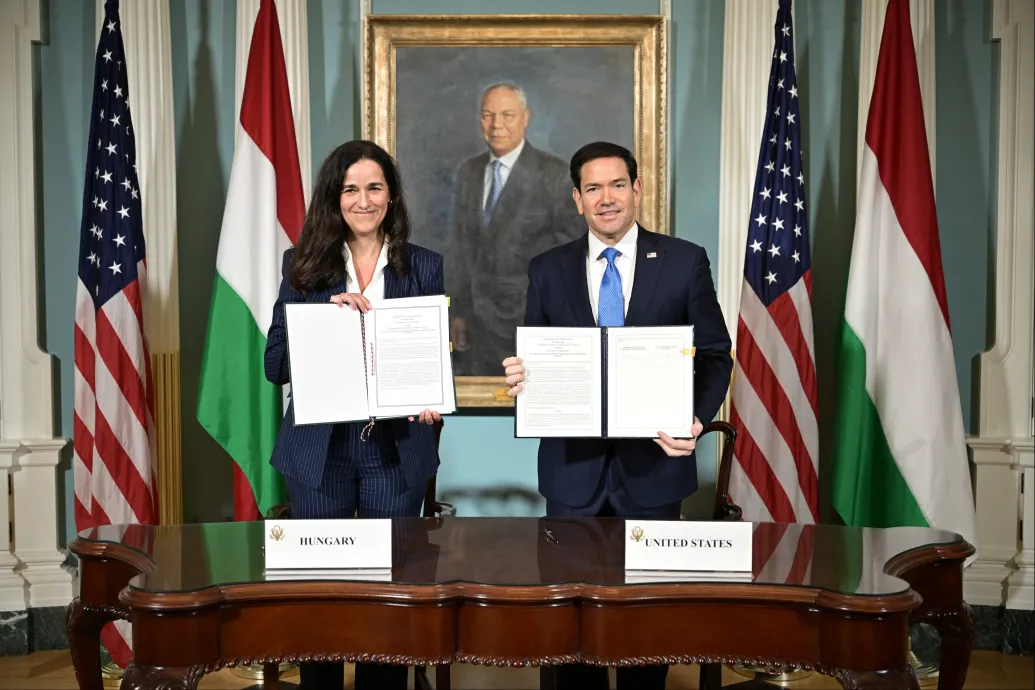 Orbán Anita megállapodást írt alá arról, hogy Trumpékkal együtt küzdenek a szélsőbaloldali szervezetek, például az Antifa ellen