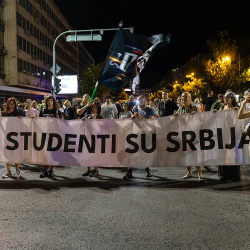 Galaxist kaptak a szerbiai egyetemisták